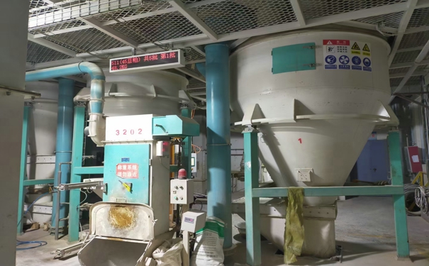 飼料廠機(jī)器設(shè)備價(jià)格多少錢?其在加工時(shí)需要進(jìn)行水分調(diào)節(jié)嗎?