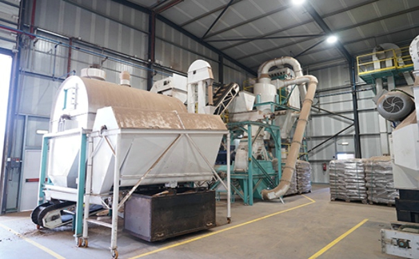 一套秸稈飼料加工機(jī)械多少錢(qián)?保證其穩(wěn)定加工的秘訣又有哪些?