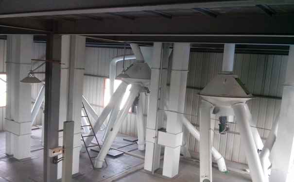 全自動飼料機(jī)價格多少錢?其工藝流程又有哪些呢?